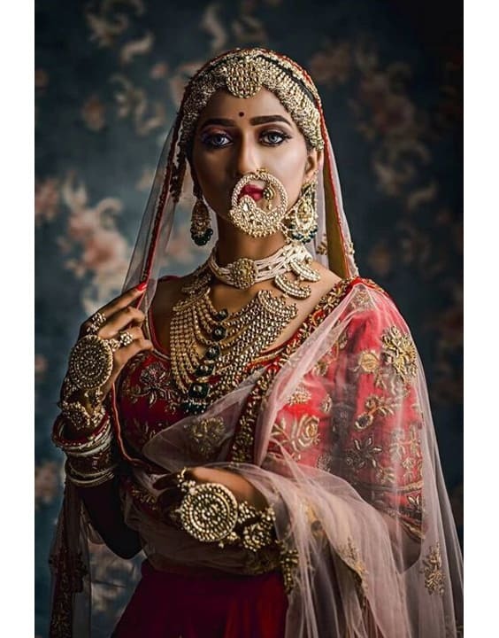 Royal Woman - Lehenga poses - Bewakoof Blog