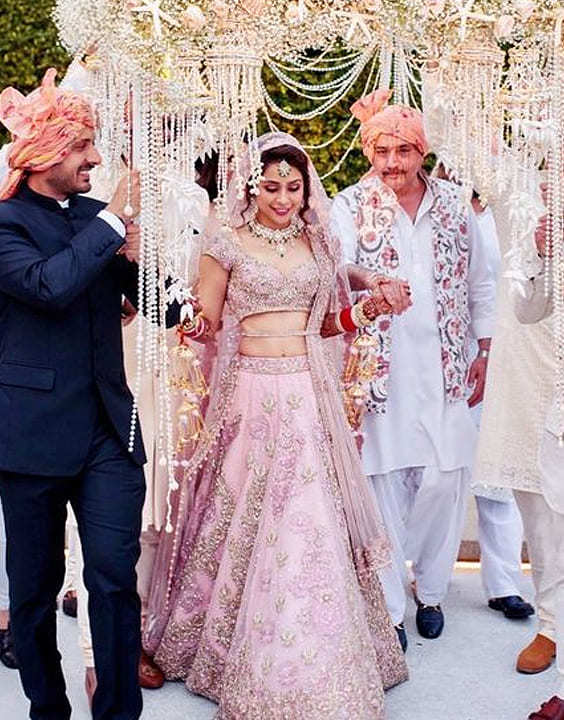 Aamir Khan poses with newlyweds Ira Khan, Nupur Shikhare at wedding  reception