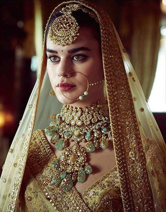 The closeup - Lehenga poses - Bewakoof Blog