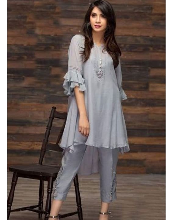 Buy online Solid Bell Sleeves Straight Kurti from Kurta Kurtis for Women by  Ed for ₹849 at 35% off | 2024 Limeroad.com