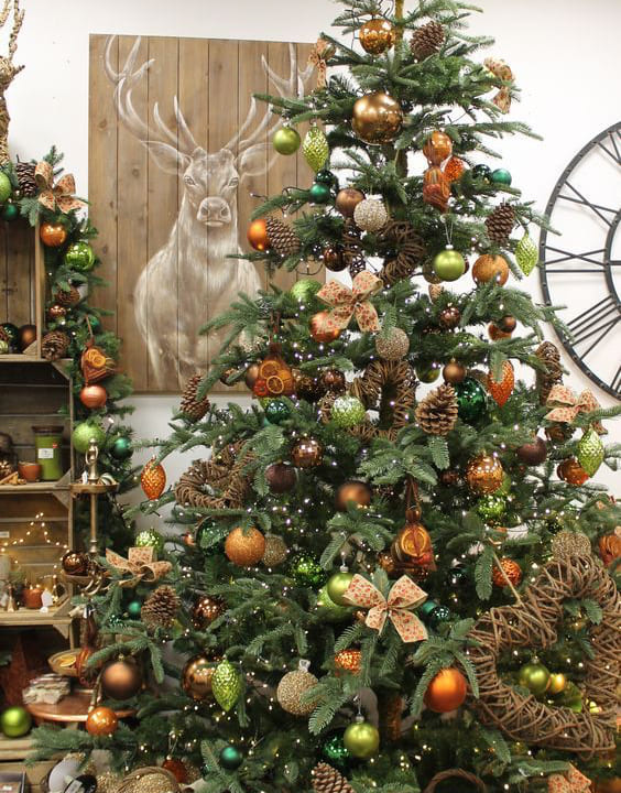Copper and cones | Elegant Christmas Tree Decoration Ideas
