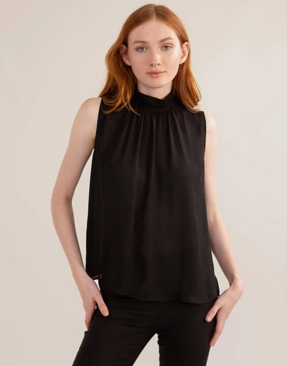 Black Sleeveless Turtleneck with Black Skinny Jeans Outfits (3