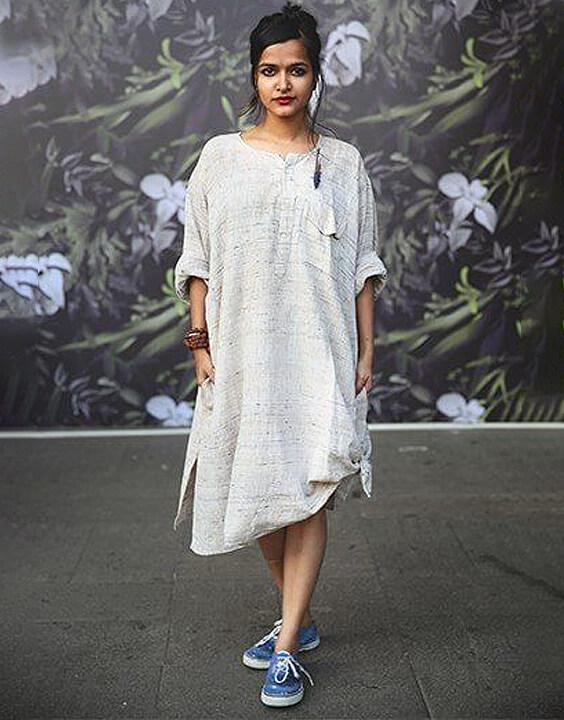 Kurti With Blue Shoes | Bewakoof