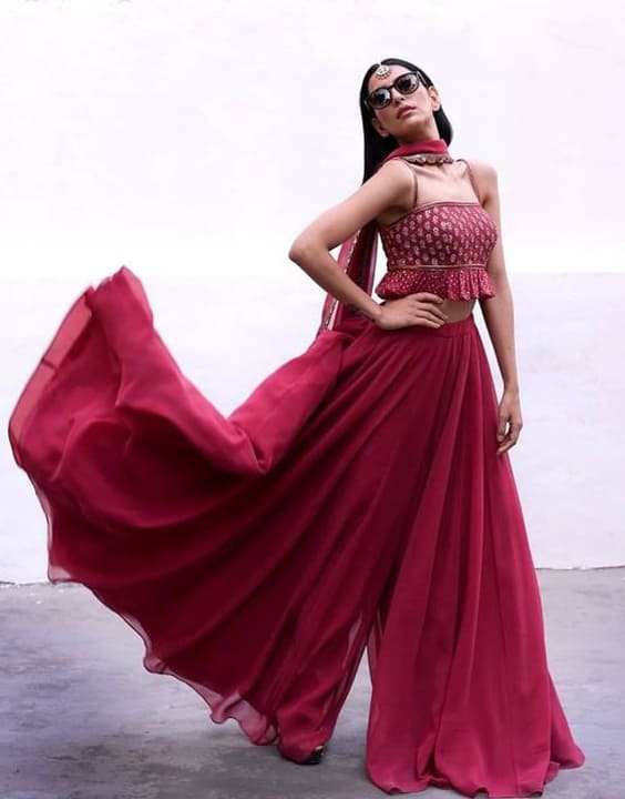 Buy Gowns for Girls by Indian Luxury Designers online 2023