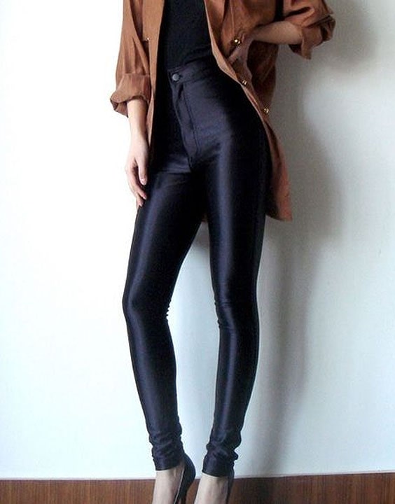 How to Wear Stirrup Leggings: Types and Best Ways To Style This Trend -  DaniellaDress - Vegan Leather Leggings maker and Fashion blog